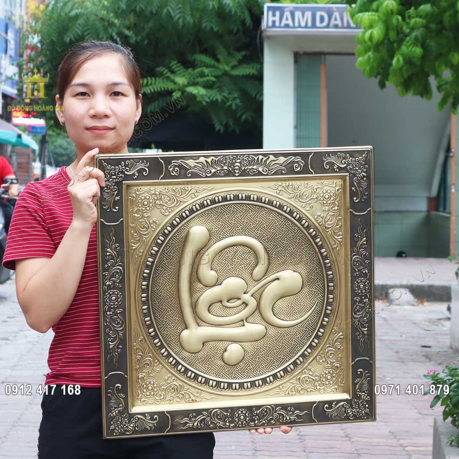 Tranh chữ Lộc thư ph&aacute;p được lựa chọn v&agrave; b&agrave;y tr&iacute; tại ph&ograve;ng kh&aacute;ch, ph&ograve;ng l&agrave;m việc